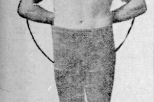 Џон Песек-на-21-годишна возраст во 1915 година